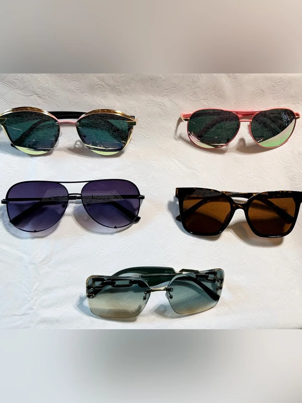 Lot of 5 Assorted Women's 😎